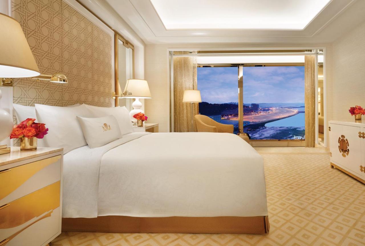 Executive Suite,710818642:JPEG